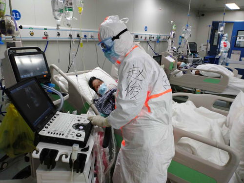视频疯传!精神病人从医院翻墙出逃 视频疯传!精神病人从医院翻墙出逃