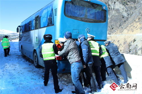 游客称遭强迫购物大巴停无人区 游客称遭强迫购物大巴停无人区