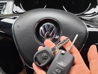 汽车换锁大概多少钱
