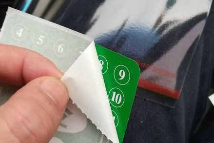 汽车年检贴多少图案的 汽车年检贴多少图案的