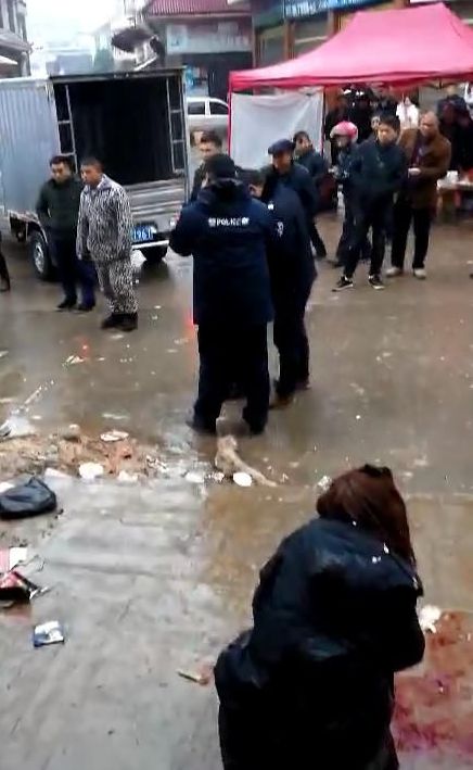 妻子被骚扰男子反击砍伤一人 妻子被骚扰男子反击砍伤一人
