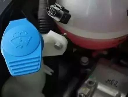 汽车冬天开多少水温合适