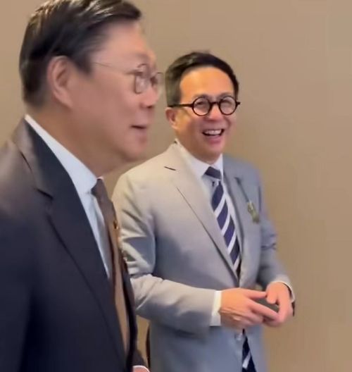 久未公开露面的刘强东现身香港 久未公开露面的刘强东现身香港