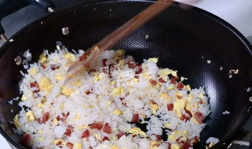 小伙卖炒饭净赚50万:真收入 不怕打假 小伙卖炒饭净赚50万:真收入 不怕打假