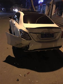 撞了汽车后盖赔偿多少