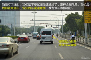 汽车过路口减速多少公里 汽车过路口减速多少公里