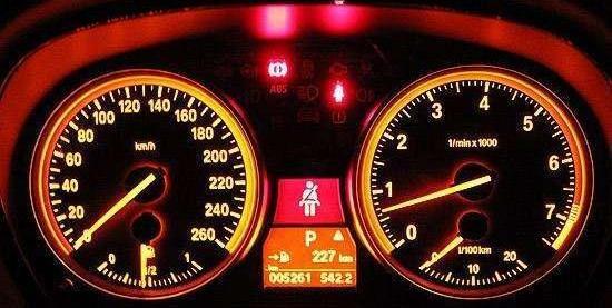 汽车时速50开多少合适