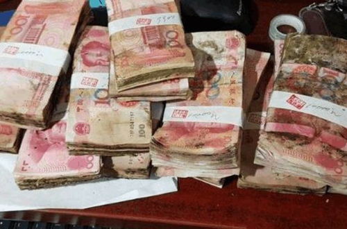 600万被弃路边?男子:钱多发霉拿来晒 600万被弃路边?男子:钱多发霉拿来晒
