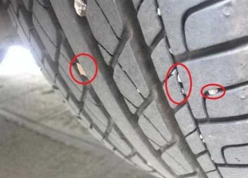 汽车后轮胎缝隙多少