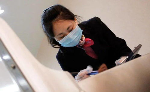 女入殓师给遗体穿衣:感觉他抓我 女入殓师给遗体穿衣:感觉他抓我