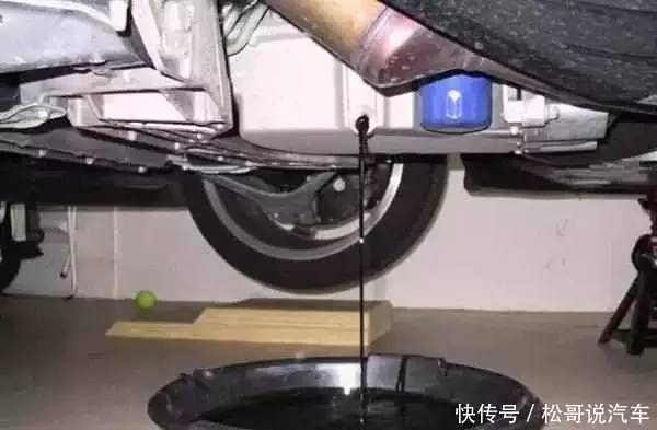 汽车机油开多少公里变黑 汽车机油开多少公里变黑