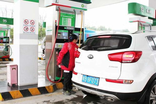 汽车跑多少油需要加油 汽车跑多少油需要加油