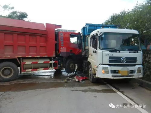 路面现4米大坑 货车司机车毁人亡 路面现4米大坑 货车司机车毁人亡