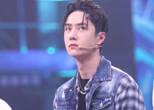 王一博被抓到摩天轮上了 王一博被抓到摩天轮上了
