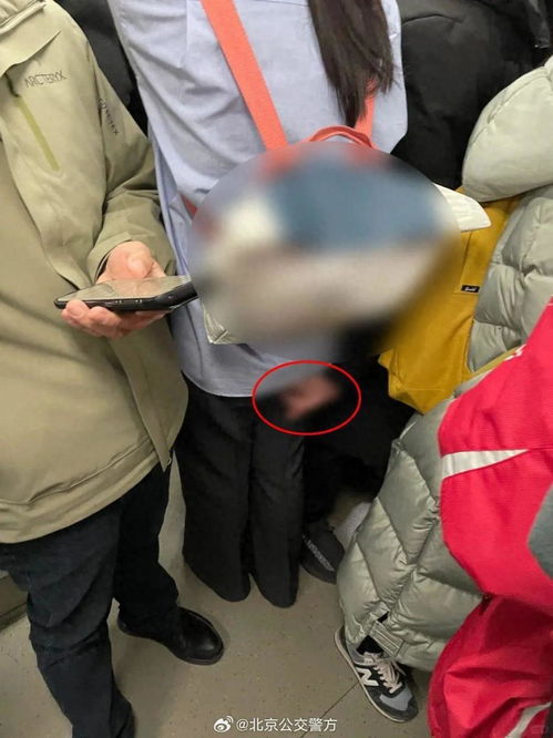 偷拍大量女乘客的聋哑司机被行拘 偷拍大量女乘客的聋哑司机被行拘