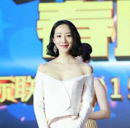 戴230万耳环女星被曝曾晒亿元豪宅(戴230万耳环女星昔日晒亿元豪宅内幕揭秘)