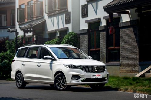五座小型汽车多少年审车(五座小型汽车的年审制度详解)