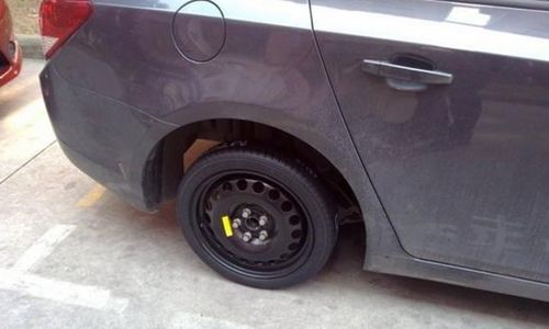 汽车新备胎能卖多少钱啊(汽车新备胎的售价及其影响因素探讨) 汽车新备胎能卖多少钱啊(汽车新备胎的售价及其影响因素探讨)