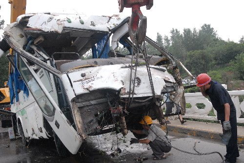 汽车坠河死亡赔多少钱了(汽车坠河死亡赔偿金额解析) 汽车坠河死亡赔多少钱了(汽车坠河死亡赔偿金额解析)