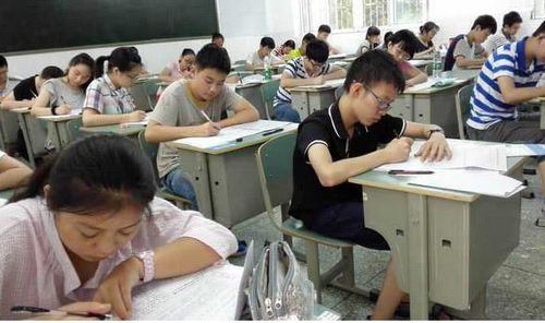 AI监考发现高考生作弊记0分?AI监考下的高考,零容忍与智能守护) AI监考发现高考生作弊记0分?AI监考下的高考,零容忍与智能守护)