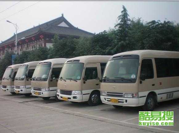 汽车大巴一天多少钱油(汽车大巴一天油费成本分析，多少钱油？