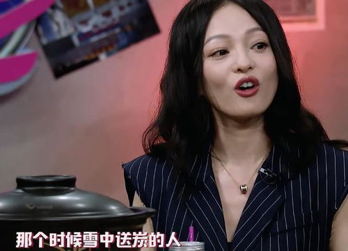 张韶涵遇突发状况一秒换话筒(张韶涵遇突发状况一秒换话筒,展现非凡应变能力的瞬间) 张韶涵遇突发状况一秒换话筒(张韶涵遇突发状况一秒换话筒,展现非凡应变能力的瞬间)