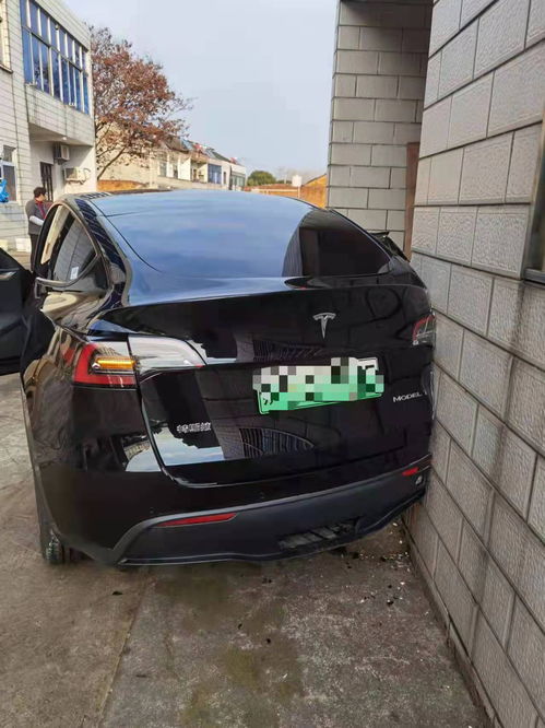 汽车倒车撞电线杆多少钱(汽车倒车撞电线杆损失费用解析) 汽车倒车撞电线杆多少钱(汽车倒车撞电线杆损失费用解析)
