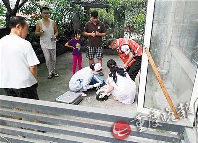 6岁女孩翻出21楼想给家人惊喜(六岁女童翻出21楼,惊喜背后的家庭温情与深思) 6岁女孩翻出21楼想给家人惊喜(六岁女童翻出21楼,惊喜背后的家庭温情与深思)