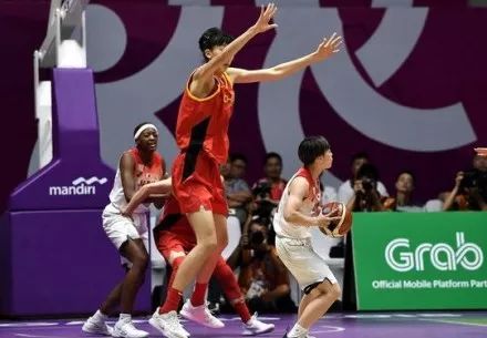 热身赛中国女篮32分大胜日本女篮(热身赛中国女篮大胜日本女篮,展现强势实力与团队精神) 热身赛中国女篮32分大胜日本女篮(热身赛中国女篮大胜日本女篮,展现强势实力与团队精神)