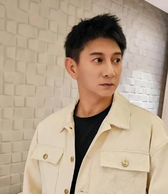 吴奇隆刘诗诗合体带娃 力破婚变传闻(吴奇隆刘诗诗合体带娃,力破婚变传闻) 吴奇隆刘诗诗合体带娃 力破婚变传闻(吴奇隆刘诗诗合体带娃,力破婚变传闻)