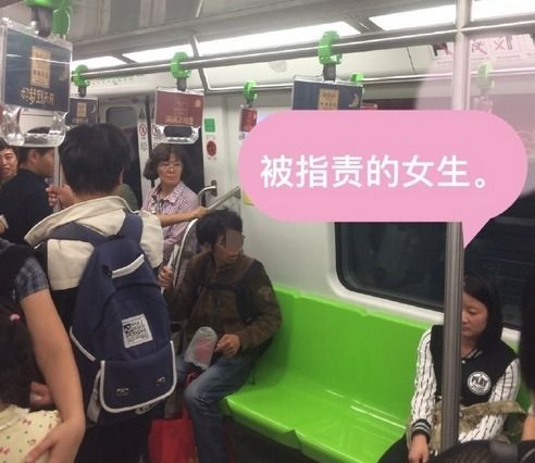 地铁吐血女孩已转回重庆 地铁吐血女孩已转回重庆