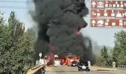 内蒙古一车辆爆炸 炸裂国道路面 内蒙古一车辆爆炸 炸裂国道路面