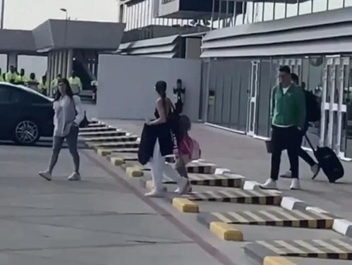 C罗乘坐私人飞机离开 C罗乘坐私人飞机离开