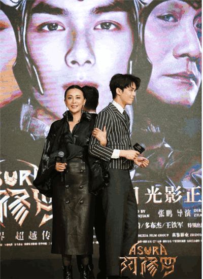时隔三十年周星驰刘嘉玲再度合作 时隔三十年周星驰刘嘉玲再度合作